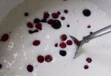 Творожно-ягодное суфле со сметаной