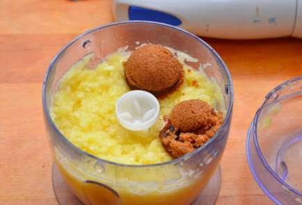 Куриная голень с сыром и ананасом