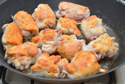 Куриная голень с сыром и ананасом