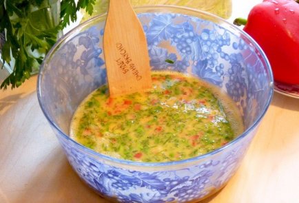 Фриттата из спагетти с перцем чили