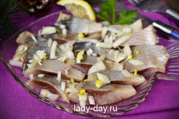 засолить селедку в домашних условиях целиком в рассоле