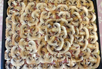 Мясная запеканка с грибами, картофелем и сыром