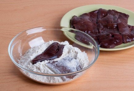 Рисовый салат с печенью и кукурузой