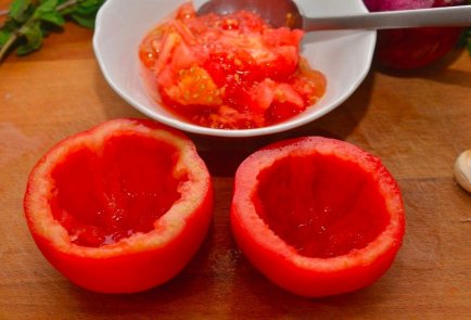 Болгарский перец и помидоры, фаршированные рисом