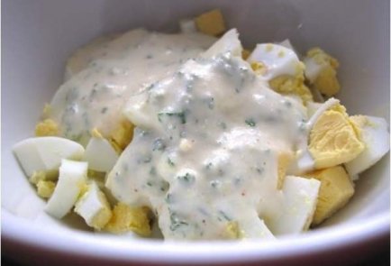 Чиабатта с красной икрой и яйцами