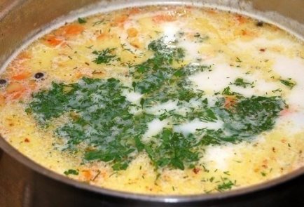 Картофельно-куриный суп с плавленым сыром