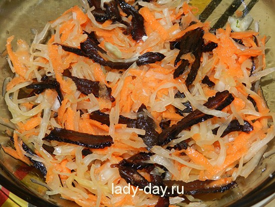 Овощной салат с черносливом