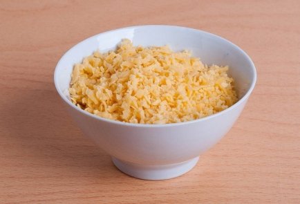 Рисовый салат с печенью и кукурузой