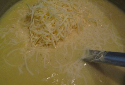 Чесночный крем-суп с сыром