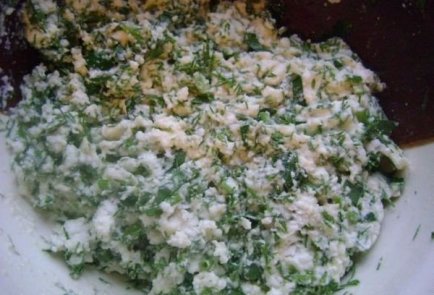 Самса с начинкой из брынзы, шпината и зелени