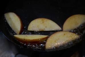 Большой салат с уткой, беконом, яблоками и апельсинами - фото шаг 5