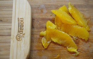 Большой салат с уткой, беконом, яблоками и апельсинами - фото шаг 6