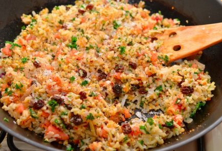 Болгарский перец и помидоры, фаршированные рисом