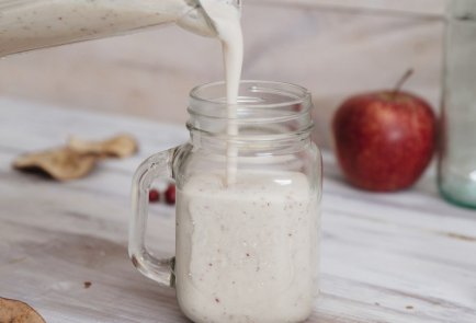 Яблочный смузи с карамельным сиропом