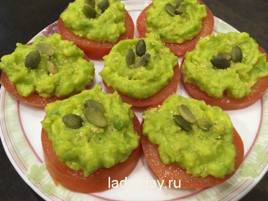 салат из помидор и авокадо фото