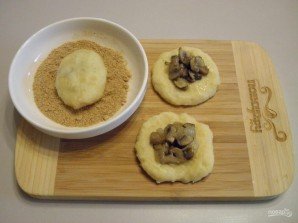 Картофельные зразы с грибами - фото шаг 7