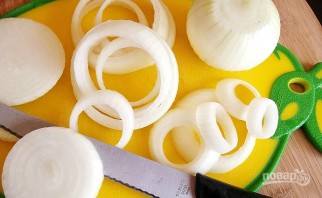 Луковые кольца в панировке - фото шаг 1
