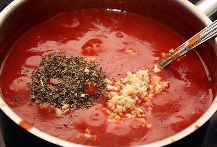 Томатный соус с чесноком и орегано для пиццы