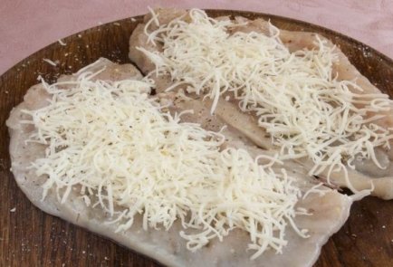 Куриные рулетики с персиками и травами