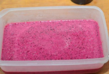 Ягодно-йогуртовое мороженое со сливками