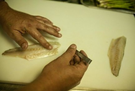 Сибас на пару под лимонно-медовым соусом