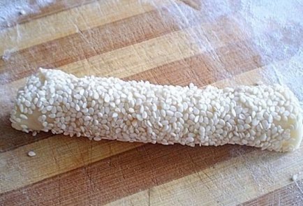 Кунжутные трубочки с сыром