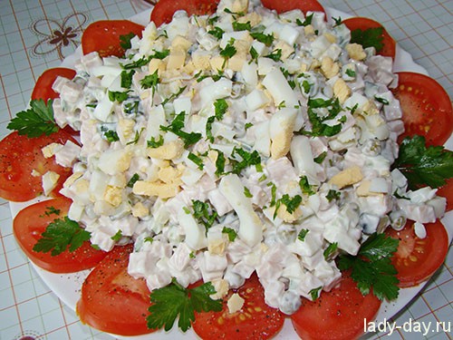 Салат с ветчиной и помидорами