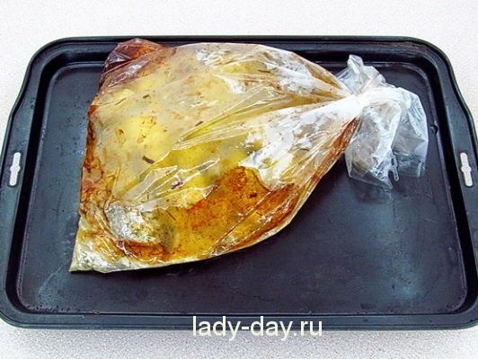 Рыба с картошкой в духовке в пакете