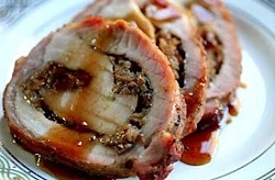 Рулет из свинины с черносливом, орехами и яблоками Праздничные рецепты блюд из мяса