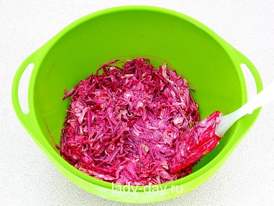Салат из свежей свёклы и капусты 