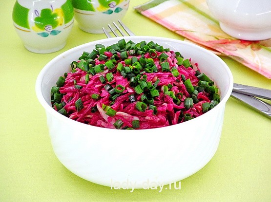 Салат из свежей свёклы и капусты 