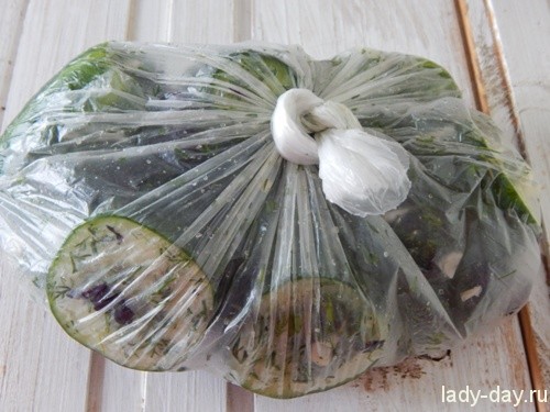 завязанный пакет