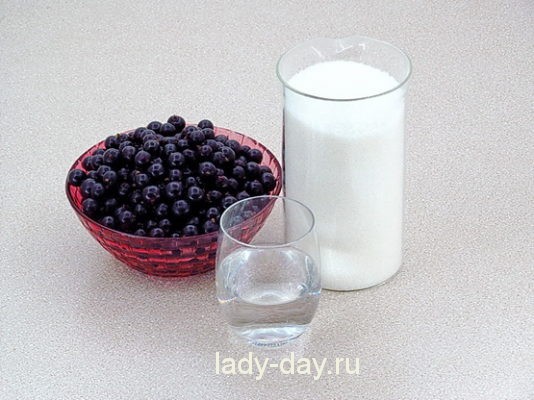 смородина и сахар