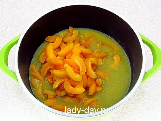 пюре и абрикосы