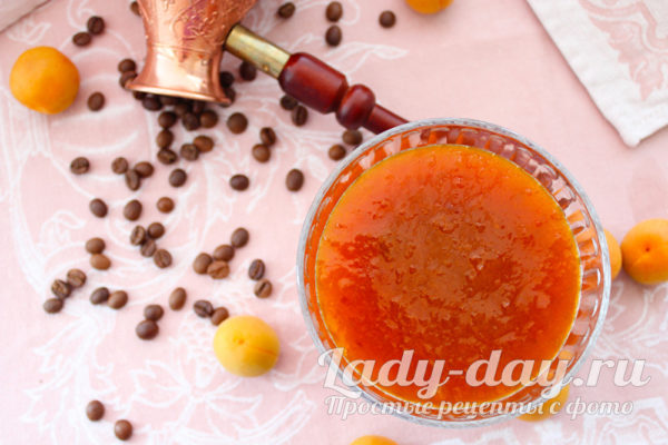 Абрикосовый джем с кофе