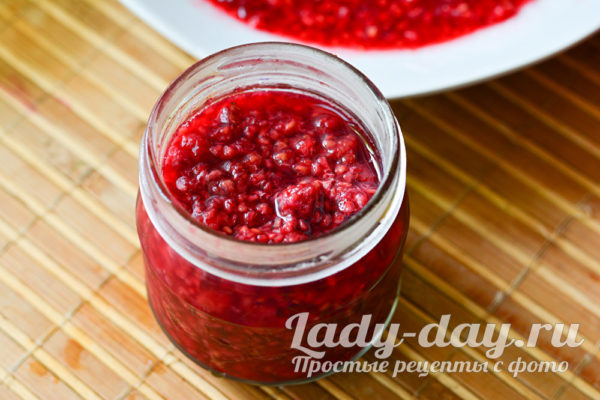 закладываем малину в банку