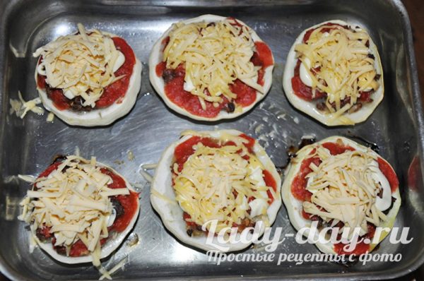 посыпать сыр