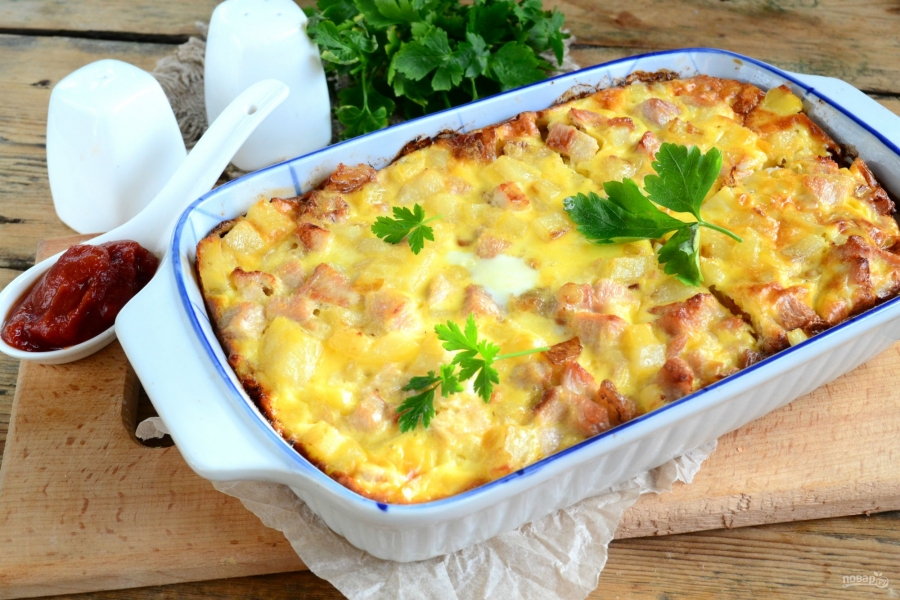 Запеканка с цветной и курицей. Куриная запеканка. Запеканка картофельная с курицей. Запеканка с корицей и картошкой. Запеканка из куриного филе.