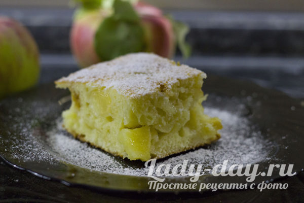 Кусок шарлотки