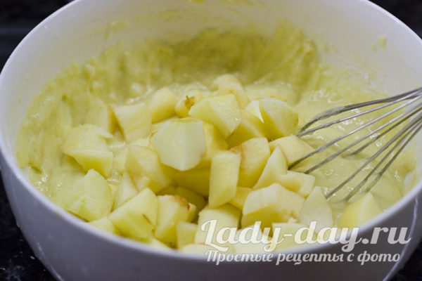 Нарезаем яблоки