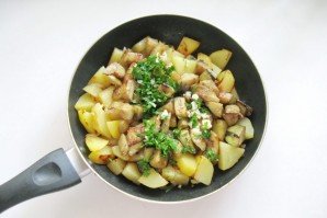 Жареный картофель со вкусом грибов - фото шаг 8