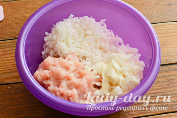 соединяем рис, капусту и фарш