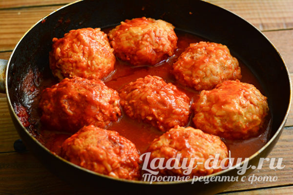 тушим голубцы в сковороде