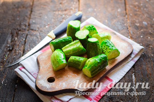 нарезанные огурцы