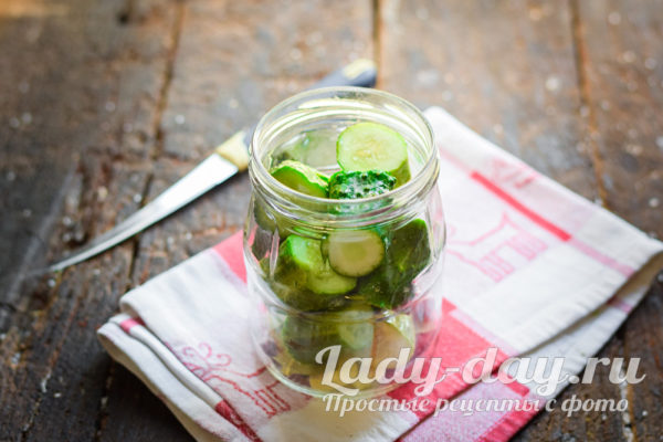 заполнение огурцами 