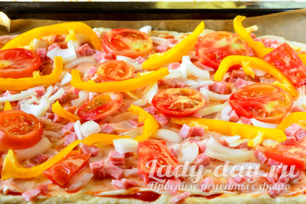 добавление помидор и перца