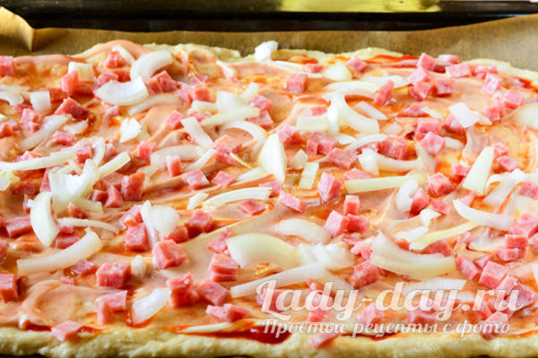 начинка из колбасы и лука