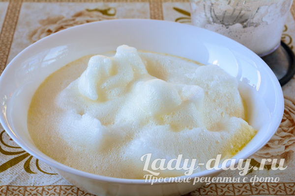 смешивание белков и желтков