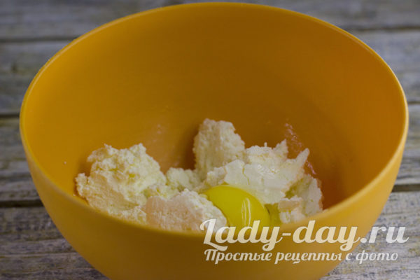 Добавляем яйцо