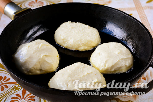 сырники в сковороде